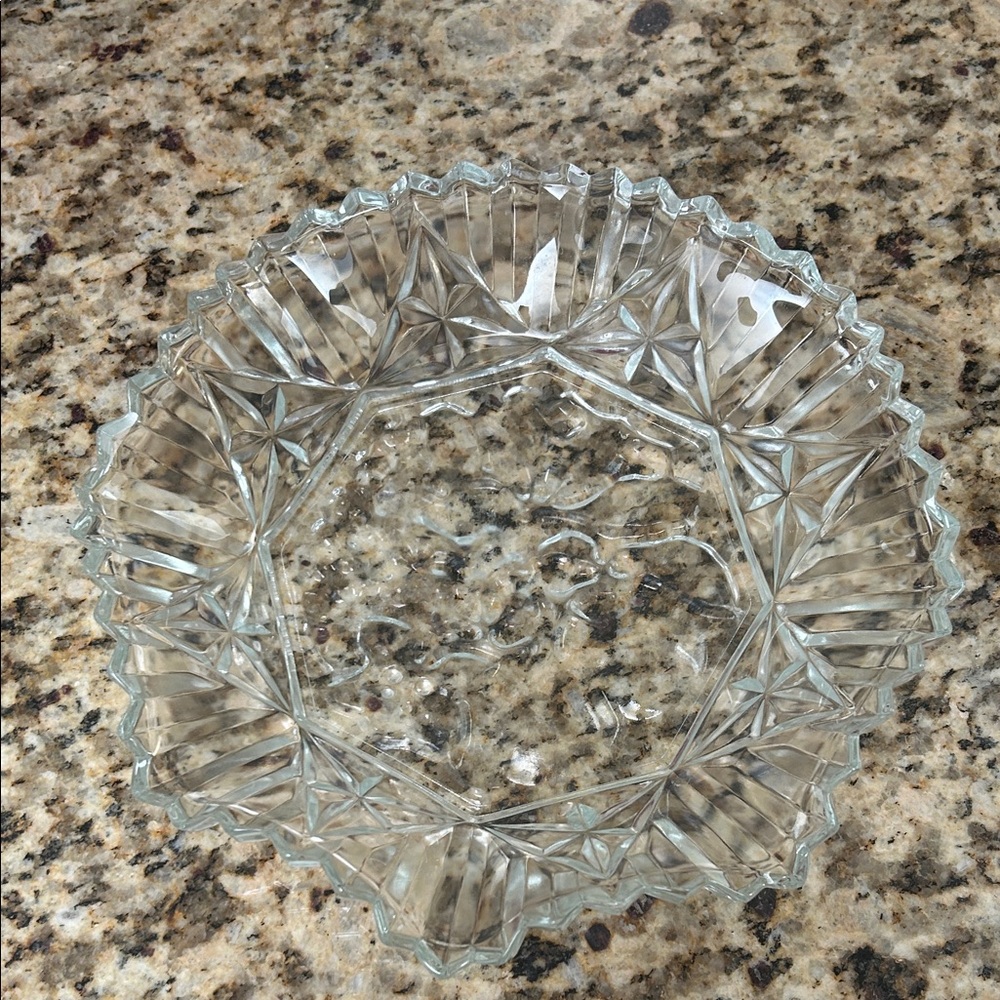 Elegant Clear Glass Serving Bowl